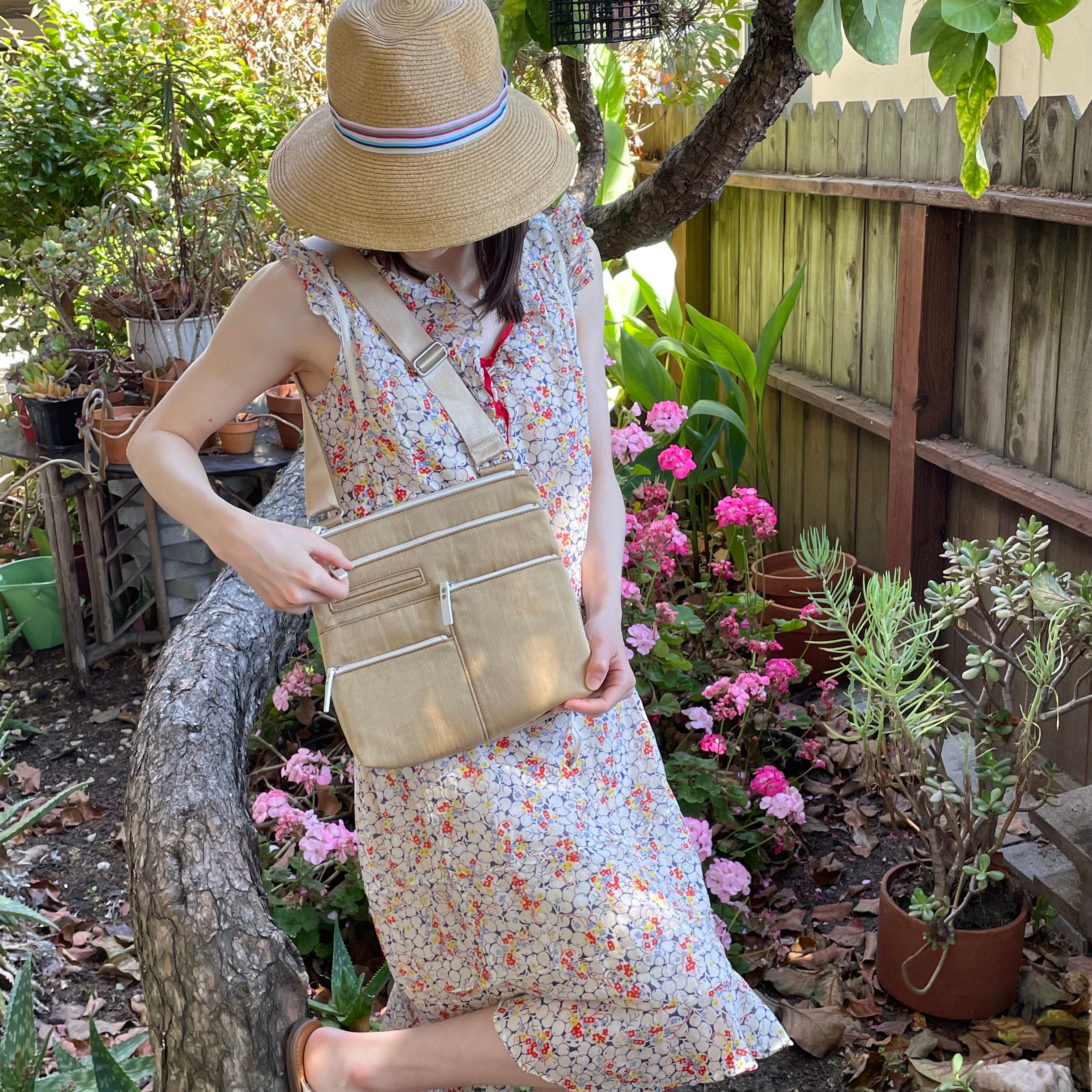 NICO - Rattan x White | Multi-Pocket Shoulder Bag | Small