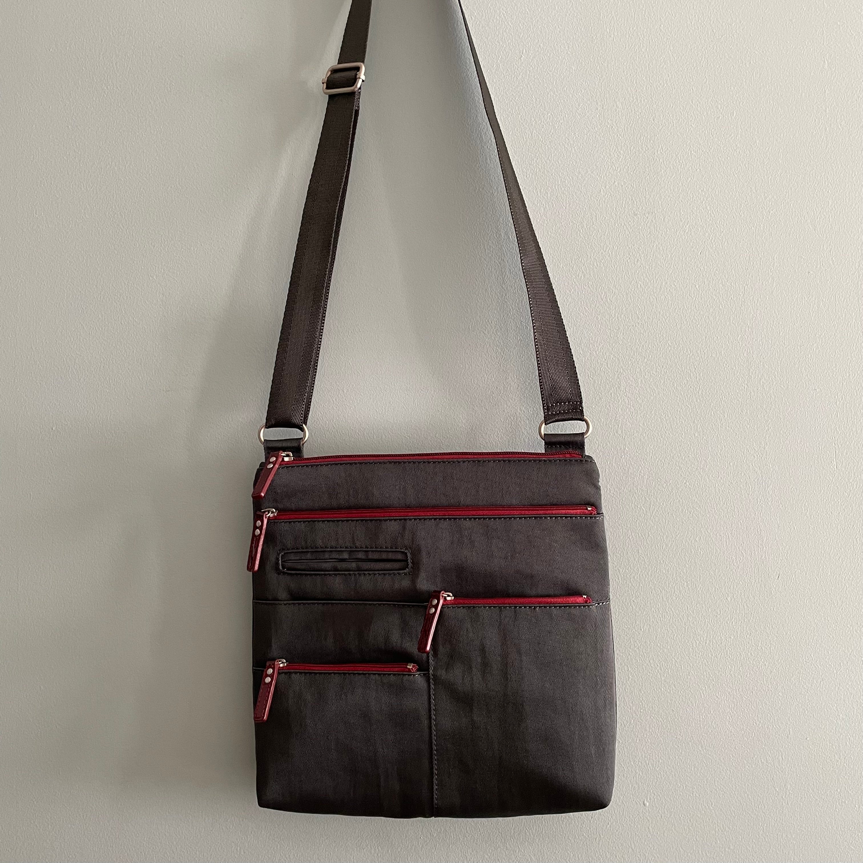 NICO - Midnight Grey x Red | Multi-Pocket Shoulder Bag | Small